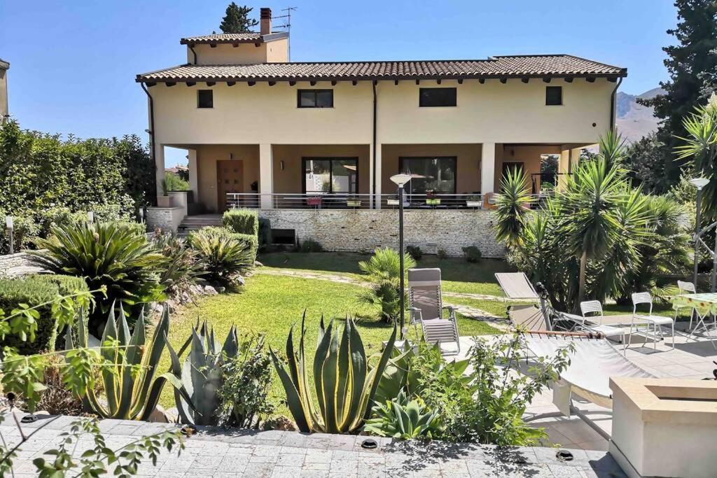 Villa Tiziana Монреале Екстериор снимка